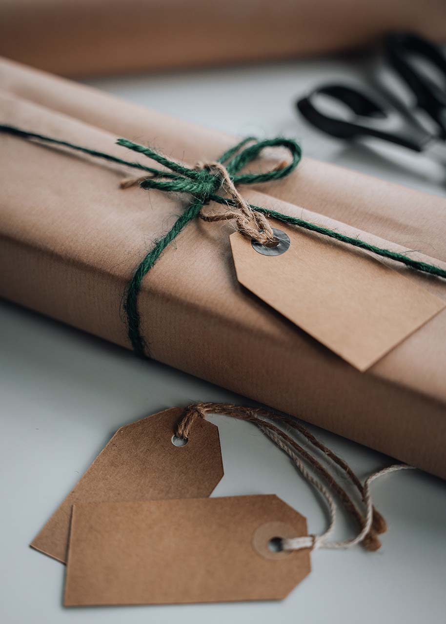 Duurzame kerstcadeaus - in papier verpakt cadeautje